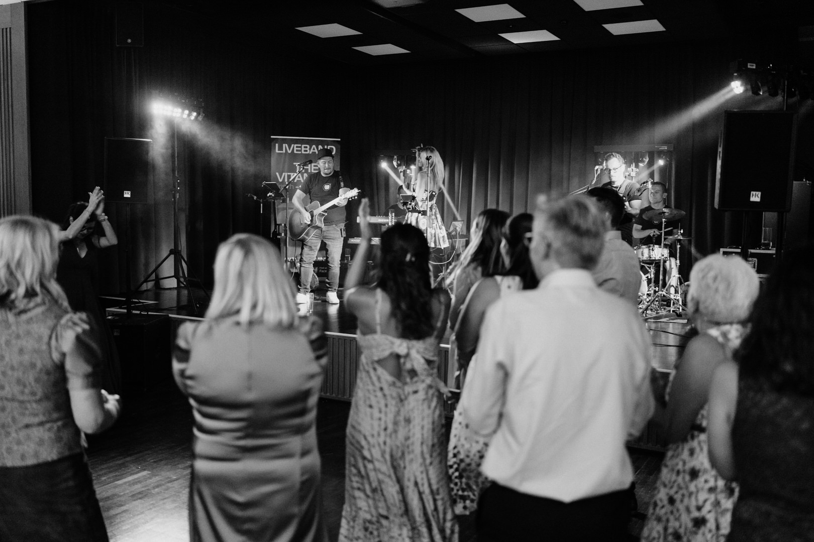 Hochzeitsparty, Hochzeitfotograf, Feiern, Party, Tanzen, Hochzeitsfeier, Hochzeitsfotografin in Oberösterreich