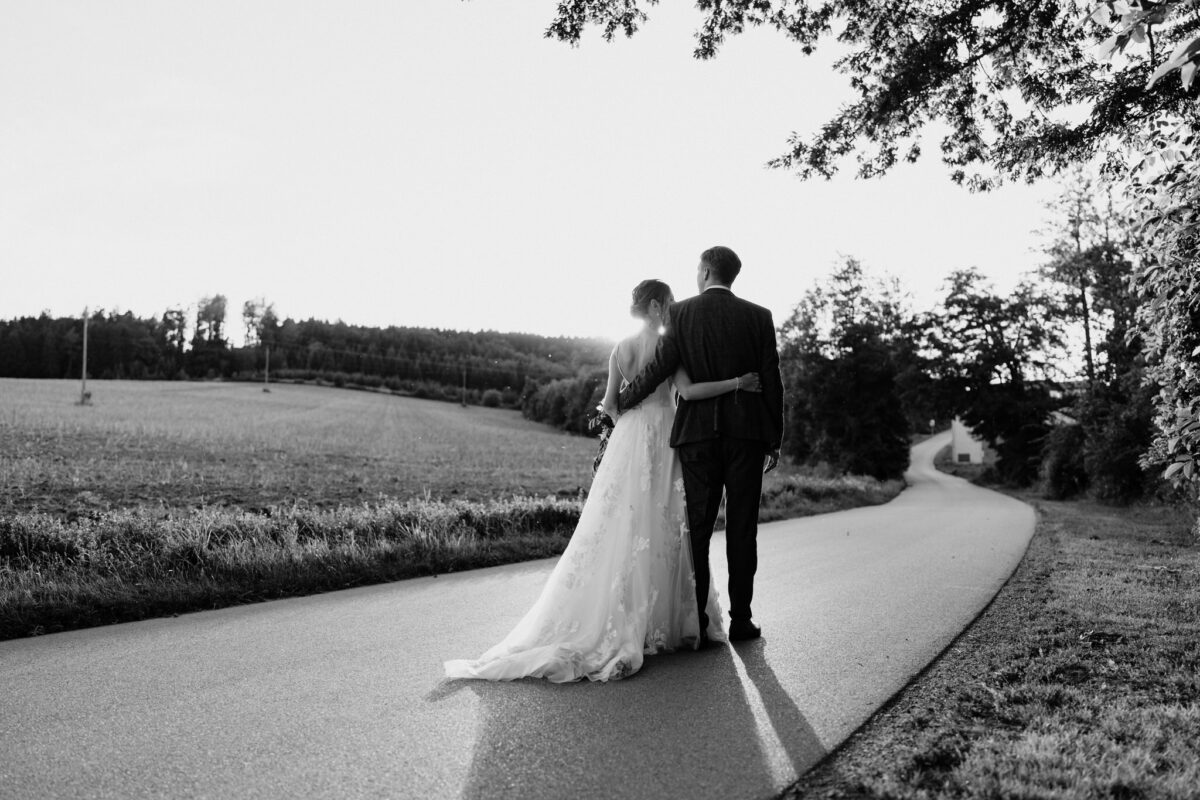 Hochzeitsfotografin Getting Ready, Hochzeitsfotografin in Linz, Hochzeitsfotografin Oberösterreich, Paarfotos Sonnenuntergang